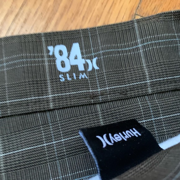 Hurley Mens Casual/Chino Shorts Size 36 Brown Check '84 Slim Excellent Condition - Picture 3 of 6